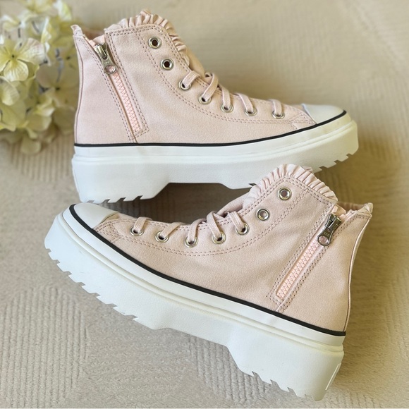 NEW Size 6Y Womens 7.5 Converse Chuck Taylor Lugged Lift High Pink Ruffle Shoe - Picture 1 of 10